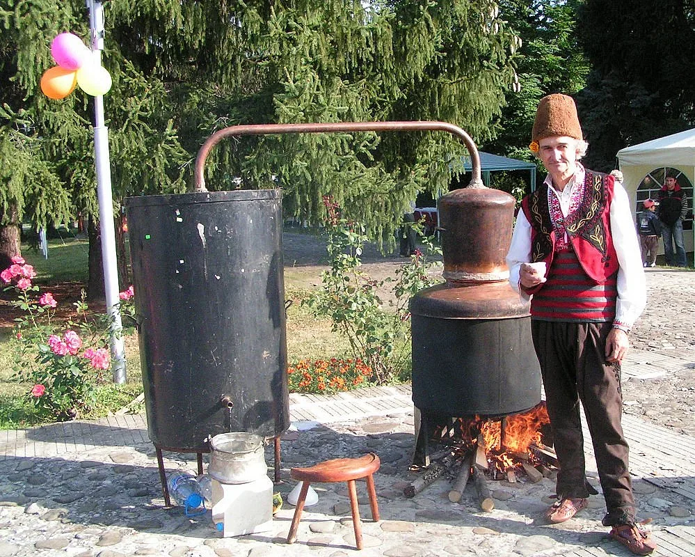 Ужас край казана! И домашната ракия поскъпна