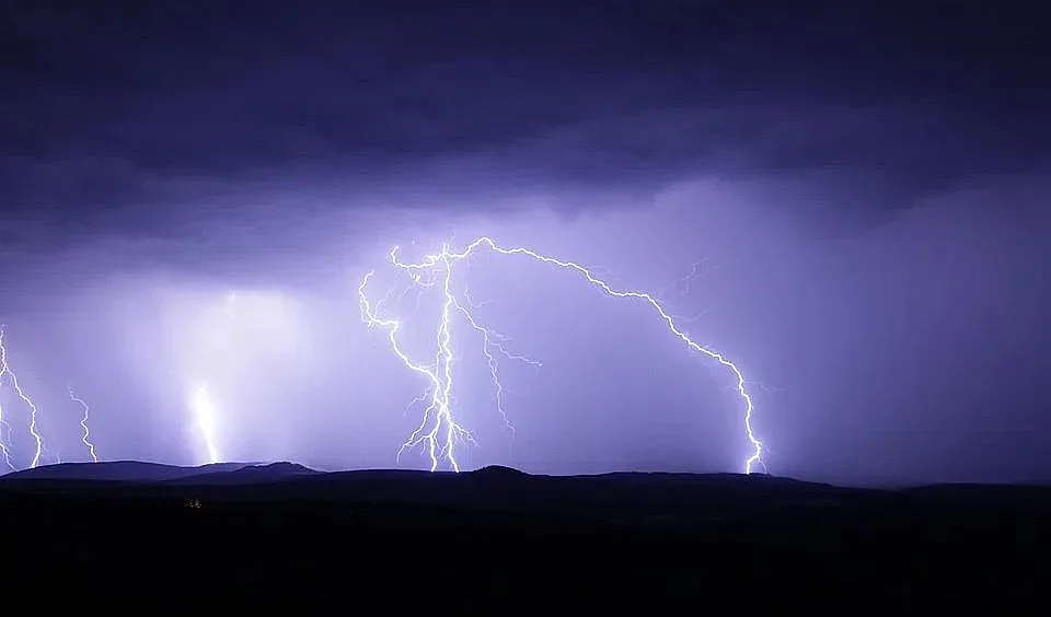 Синоптиците минаха всякакви граници, какво ни чака до часове