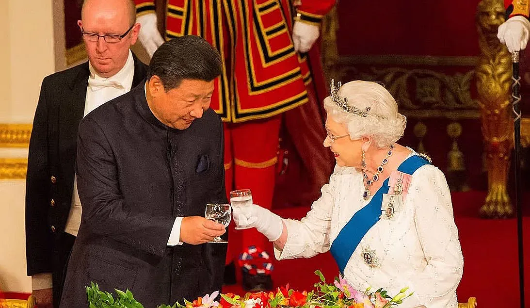 Китай стисна зъби, изпрати съболезнования за Елизабет Втора