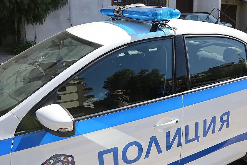 Задържаха украинка в Бургас, превозвала нелегални мигранти