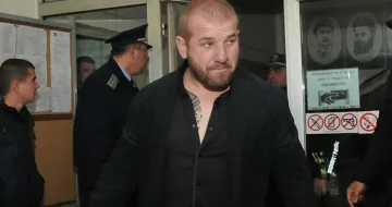 Продължава ужасът на Динко! Кой му спасява живота