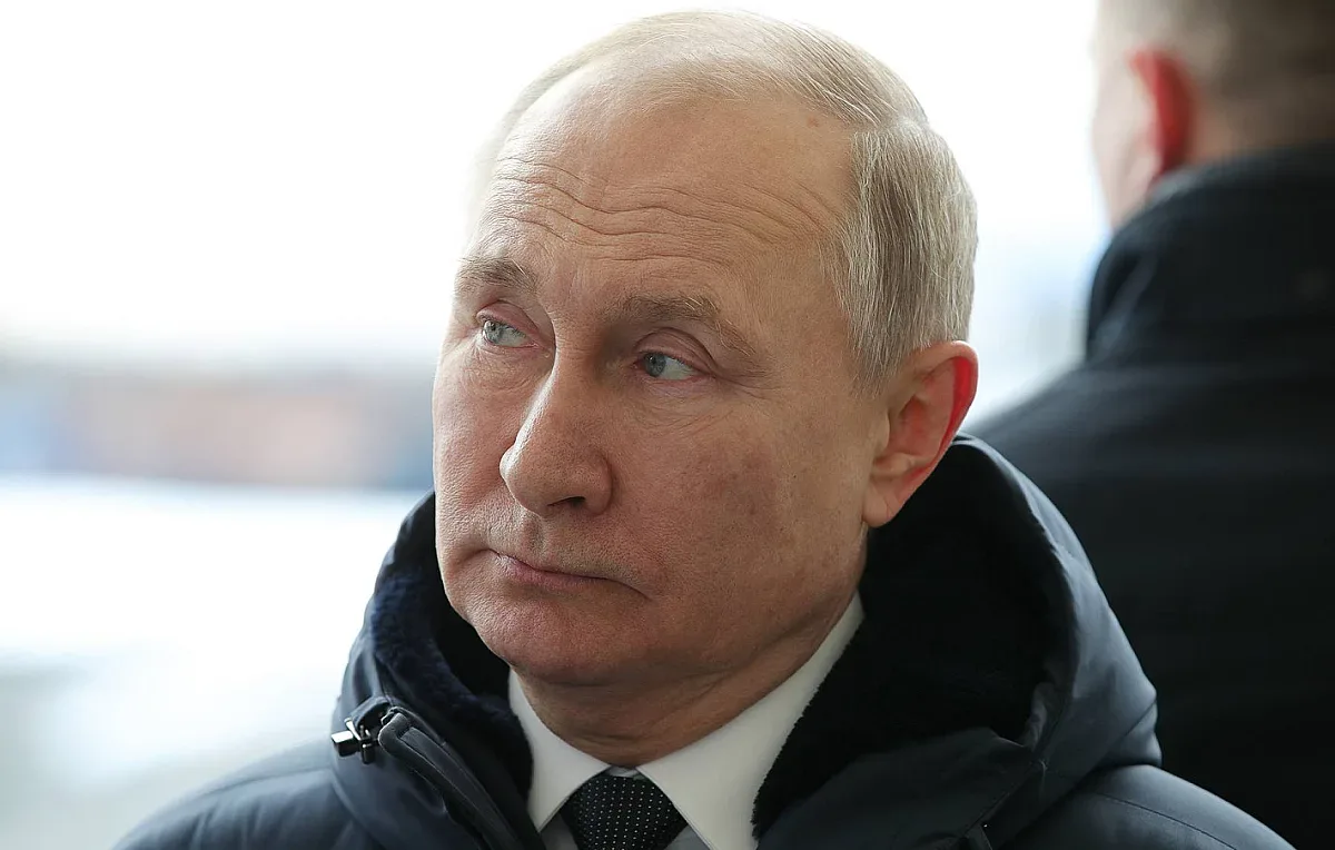 Путин надзирава чужди военни, раздава заповеди на генералите