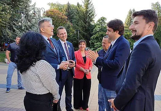 Неочаквана среща Демократична България - ДПС. Какво си казаха?