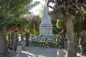 В Стара Загора отбелязват с венци и цветя Съединението на България