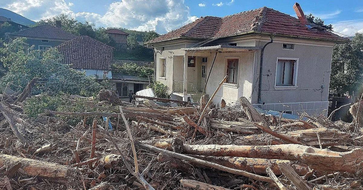 Остава тежко положението в наводнените села в карловско