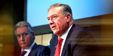 Майк Помпео към България: Имате невероятни залежи от газ, не превивайте гръб