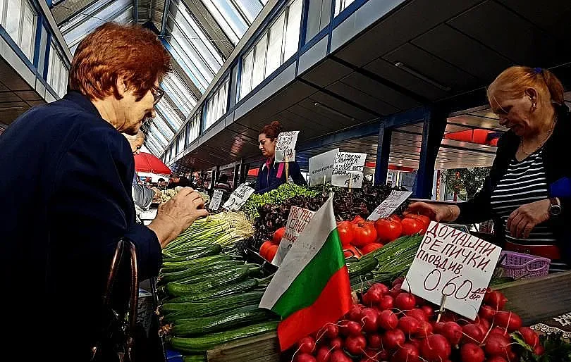 Възможно ли е? Как търговци на пазара ни мамят с кантара