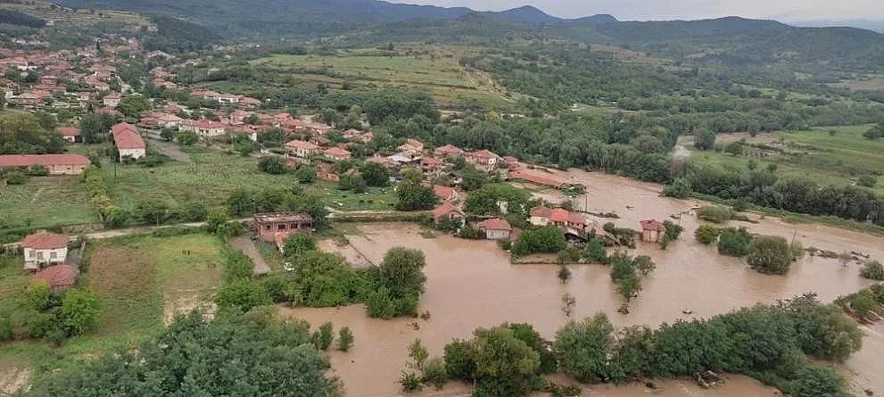 Зловещи кадри от водния ад в Карлово (ВИДЕО)