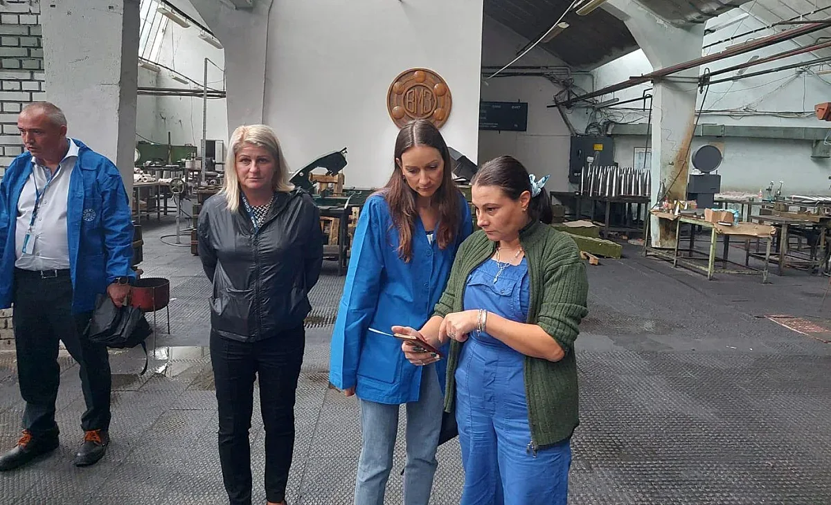 Тежък проблем във военен завод. Зам.-министър се намеси на място