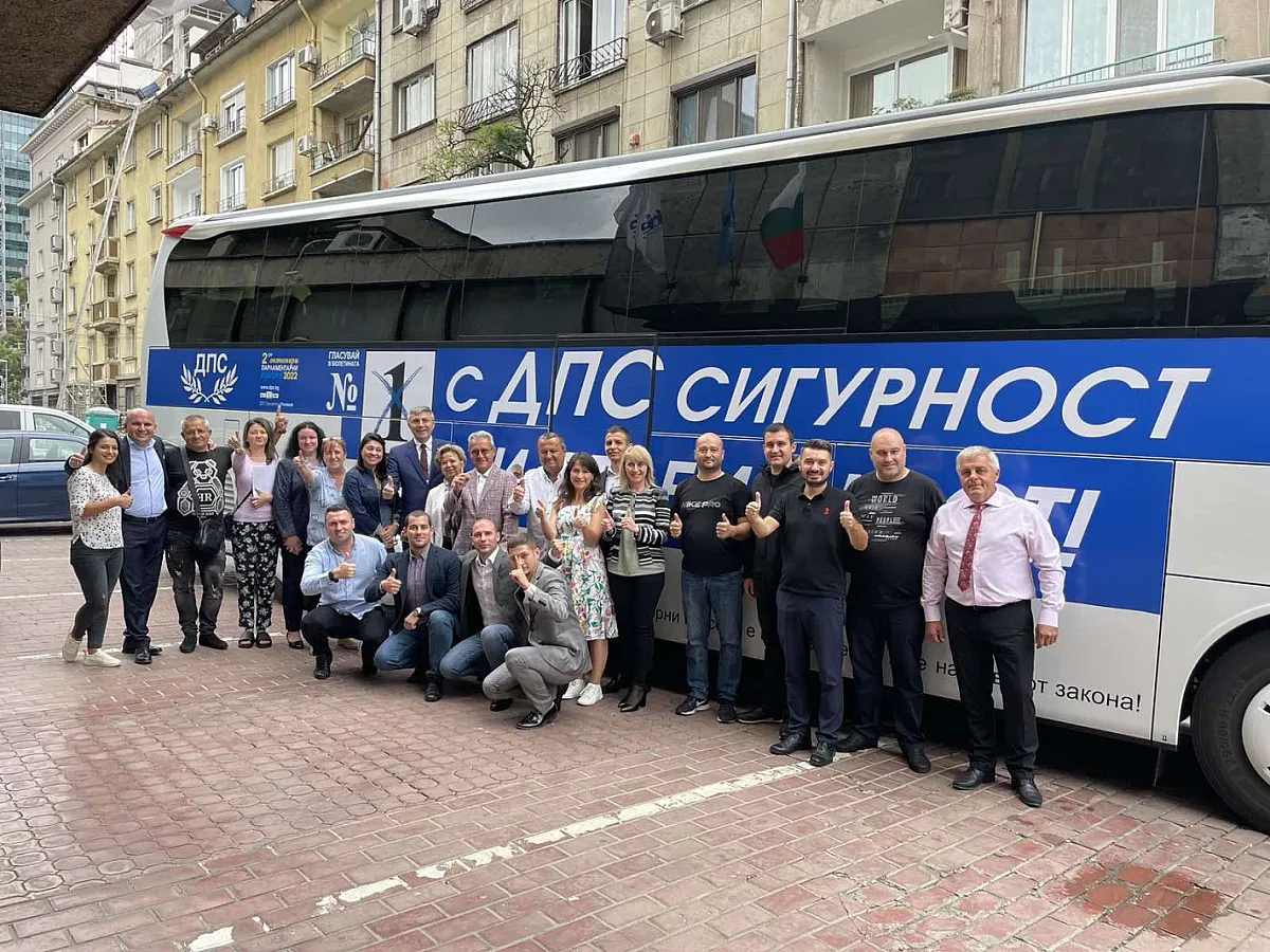 Белият автобус на ДПС тръгна. Първата спирка е Видин