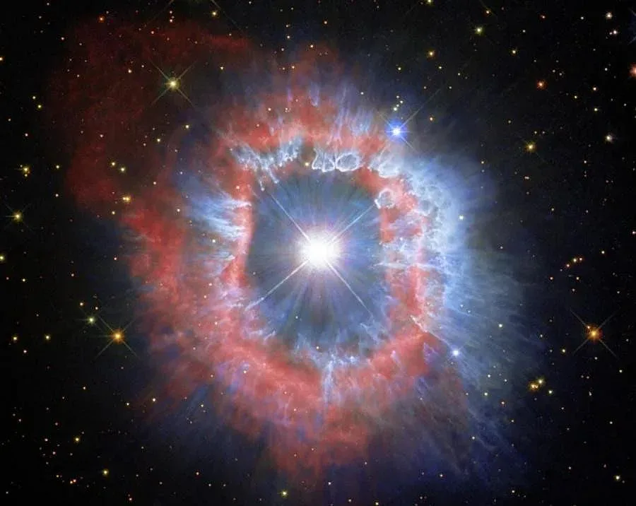 Вижте великолепното "око" на една звездна експлозия