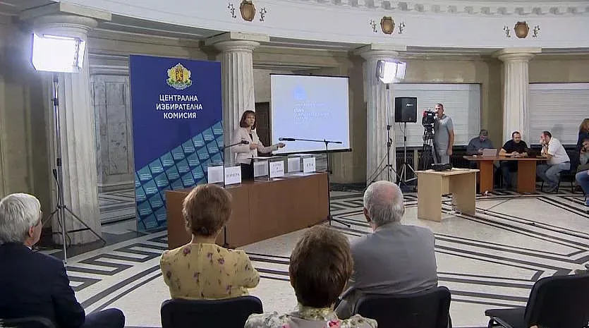 №1 в бюлетината се падна на ДПС, какво показва жребият на ЦИК