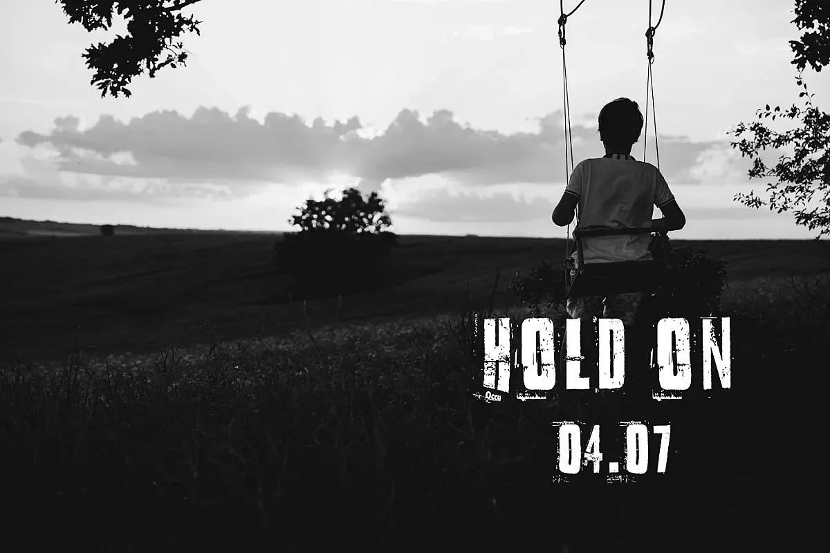 Lek City Case представят „Hold On“ - песен за мрака, светлината и последните пристани