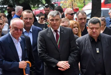 Стотици изпратиха Камен Костадинов (СНИМКИ)