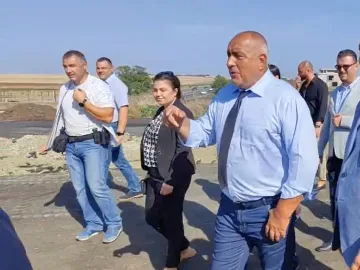 Какво направи Петков след пътуването с автобус: Борисов разкри