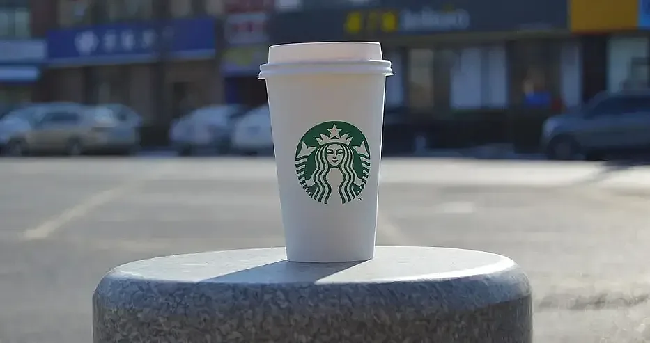 Голям проблем със Starbucks! Затварят кафенета