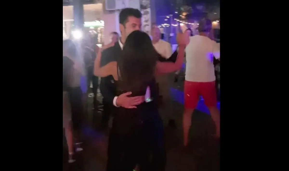 Кирил Петков във вихъра на танца на предизборна обиколка ВИДЕО