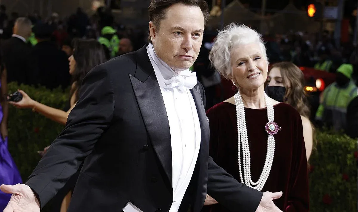 Защо майката на Илон Мъск спи в гаража