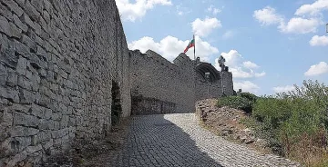 Ловешката крепост е като излязла от холивудски филм