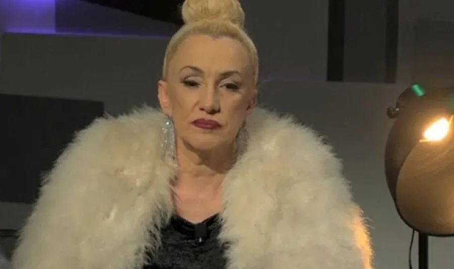 Невиждаща, но с висок дух на сцената! Сашка Васева разплака публиката