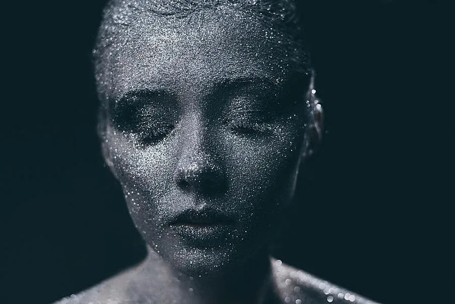 Вашият грим крие тъмна и тревожна тайна