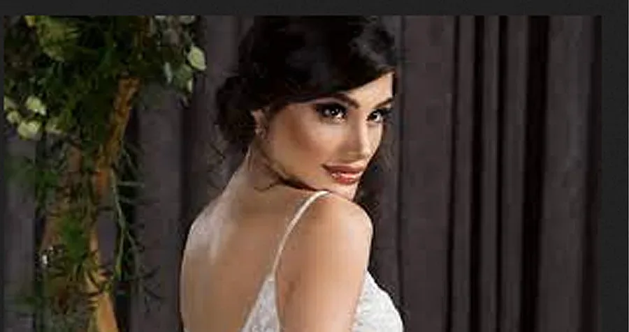 Гореща клюка! Александра от "Ергенът" със 17 години по-младо гадже