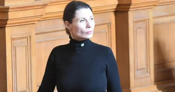 Екзотична депутатка скандално нападна Радев! Причината