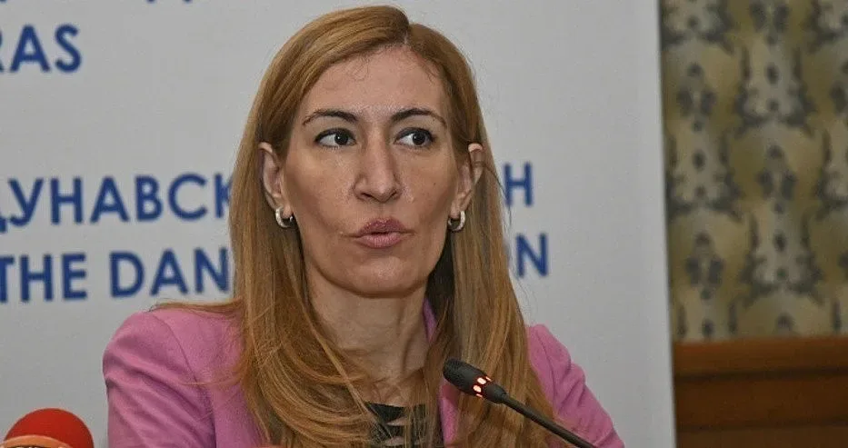 Видна гербаджийка вдигна червен картон на парламента