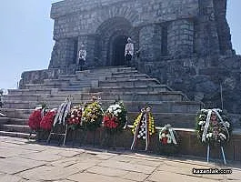 Казанлък се поклони на честванията за 145 години Шипченска епопея