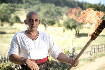 Сензация на изборите? Звезда от "Фермата" с патриотична партия