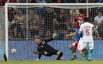 Вадят Николай Михайлов от Левски?