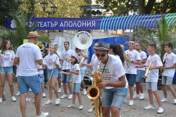 "Духовно огледало" и "Джуниър Бенд" откриват Аполония