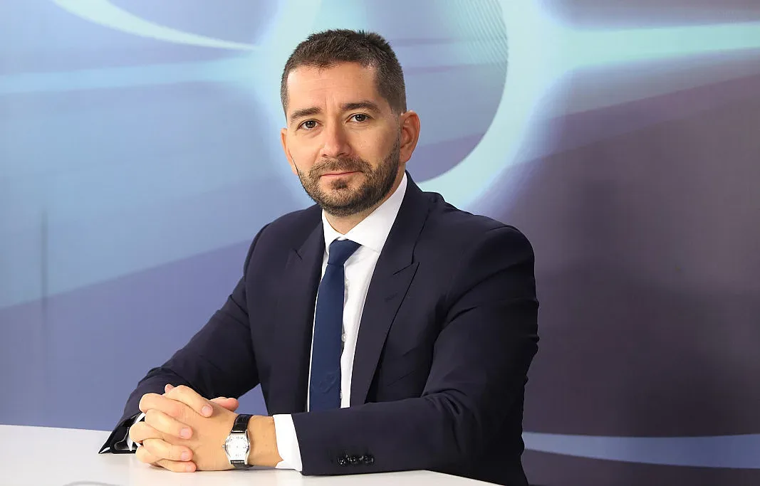 "Газпром" влезе в изборите. Новото разделение