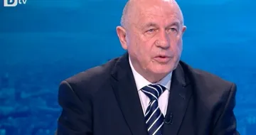 Бесен директор на ВМЗ Сопот! Тежки думи за Радев и Нинова