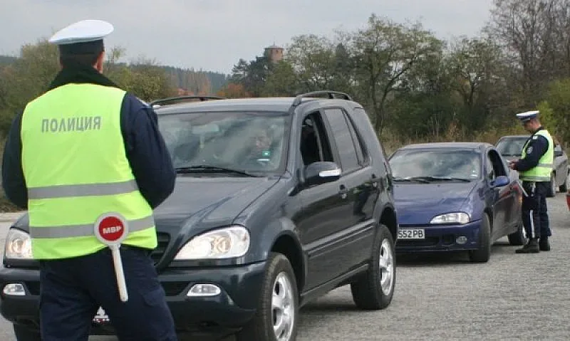 Хайки на пътя. Полицаи на всеки километър