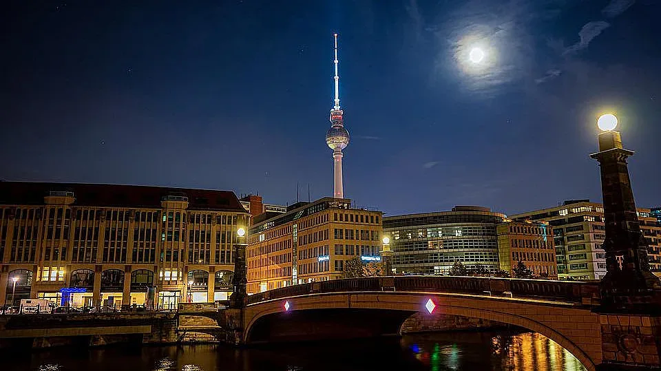 Берлин се чуди какво да прави с красивите си газови фенери