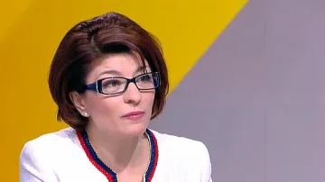 Десислава Атанасова като валяк. Кой трябва да се пенсионира?