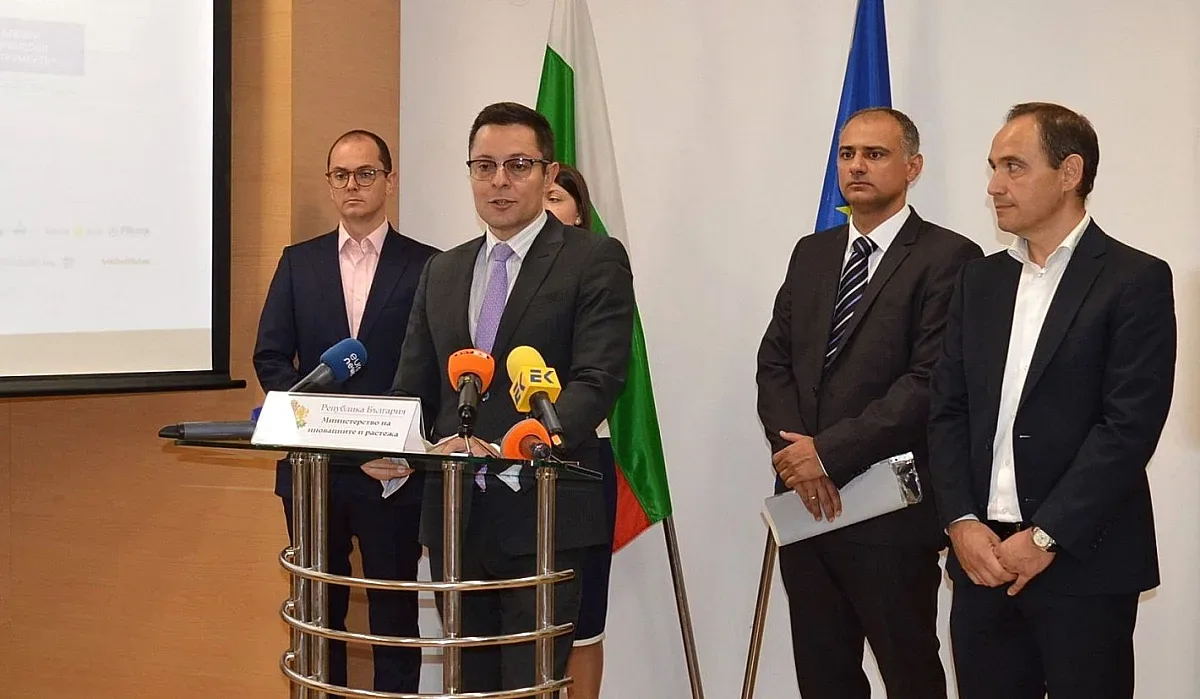 Политически поръчки и роднини налазили Фонда на фондовете