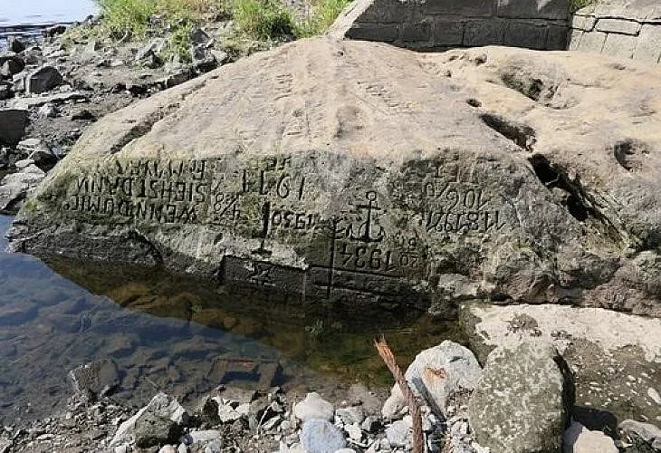 Заради сушата в редица реки в Европа се появиха „камъните на глада“