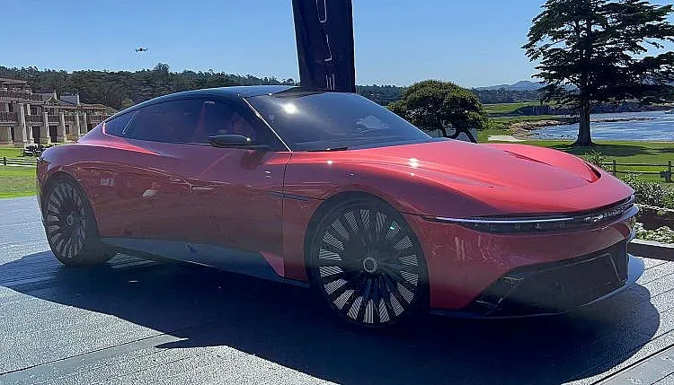 DeLorean показа на живо прототип на новия електрически автомобил Alpha5