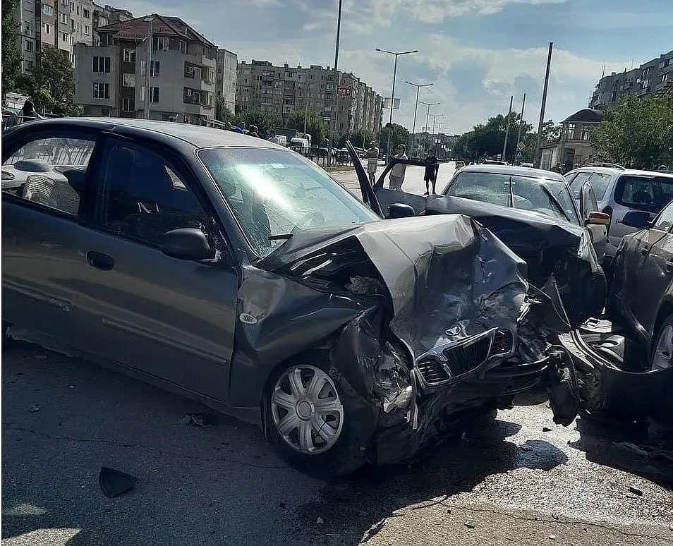 Да те връхлети кола от небето! Разказ на пострадала от джигит шофьорка ВИДЕО