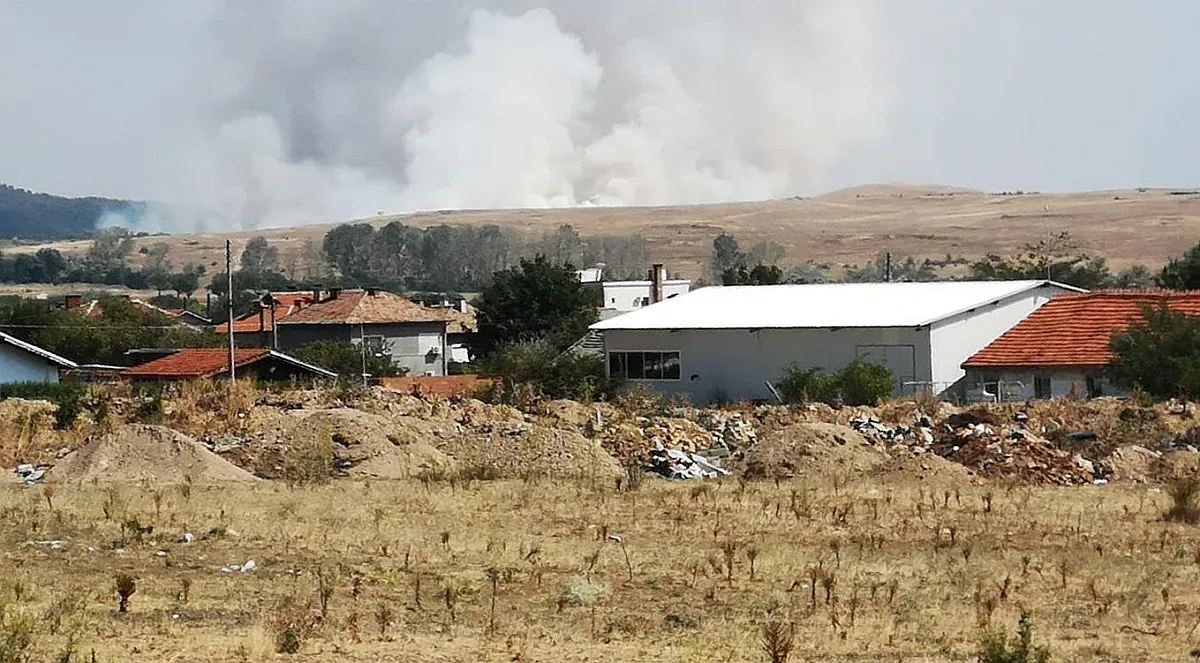 Огнен ад заплашва полигон на армията, военните го запалили