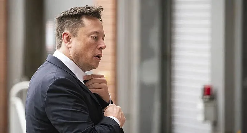 Илон Мъск купува Манчестър Юнайтед! Дали е шега?