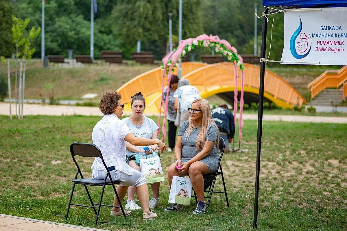 Майки се включиха в кампания за кърменето