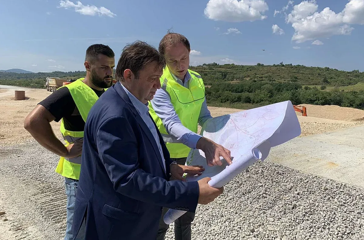 Министър се хвана за главата на магистрала Хемус. Причината