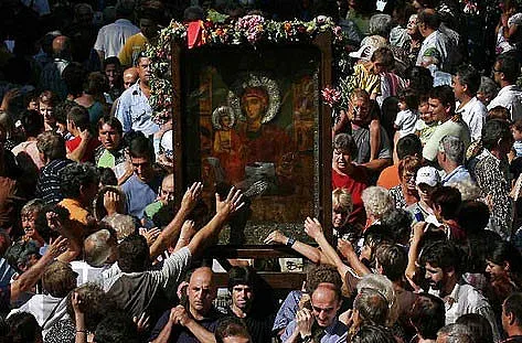 Света Богородица помага на всички, които я молят