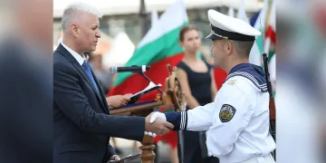 Димитър Стоянов раздаде новите пагони във флота