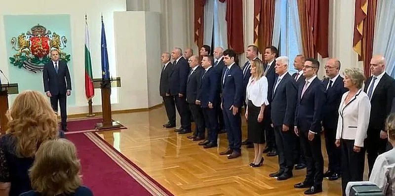 Гълъб Донев взима с 450 лв. повече от Кирил Петков. Причината