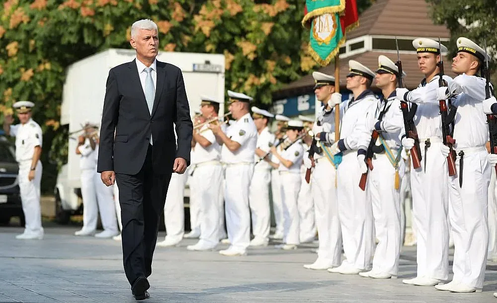 Военният министър прие парада във флота, обеща модерен кораб