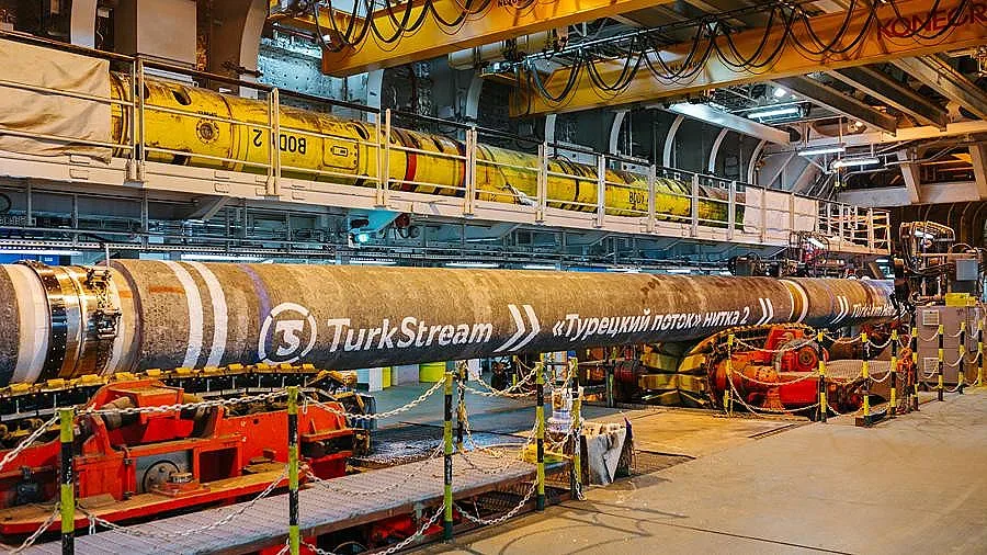 Путин засили повече газ за Орбан през България